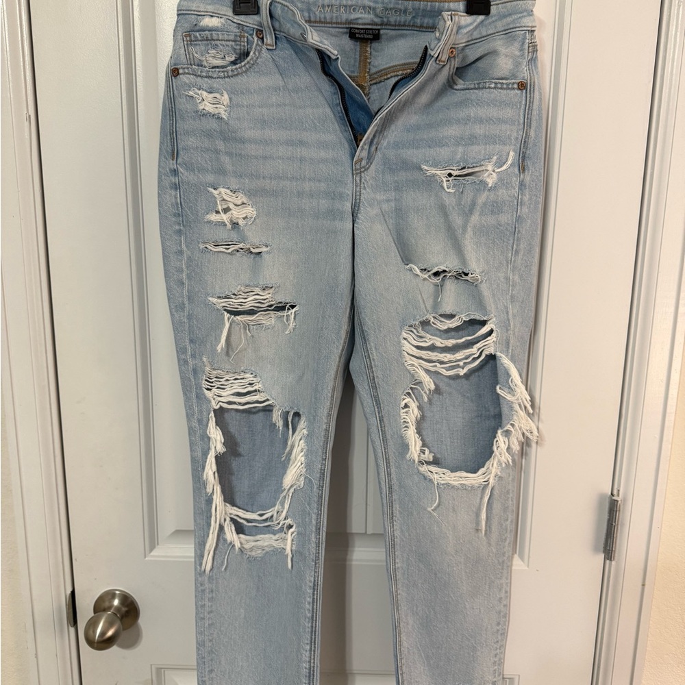 American Eagle Outfitters Light Blue Distressed Boyfriend Jeans